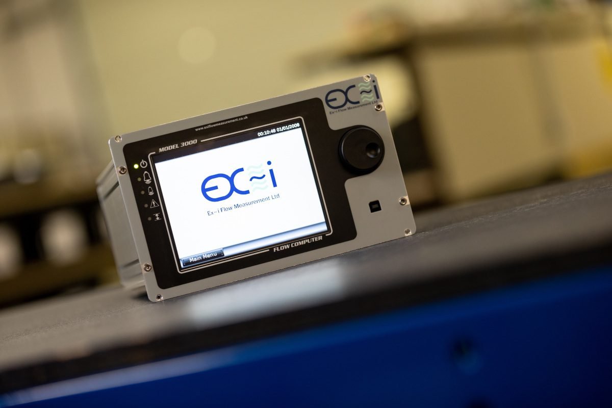 Versatile flow computer for hydrocarbon measurement
