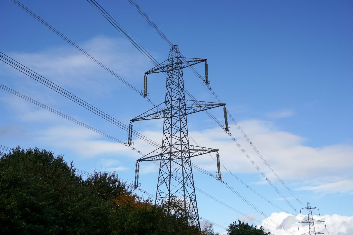 Majority of UK energy networks are “underutilised”, says analysis using AI and digital line rating tools