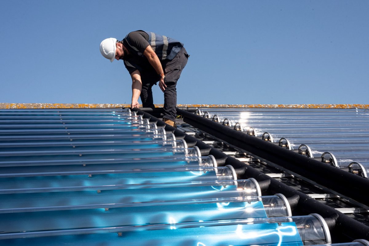 UK solar-thermal manufacturing gets £7.5m backing from GBE